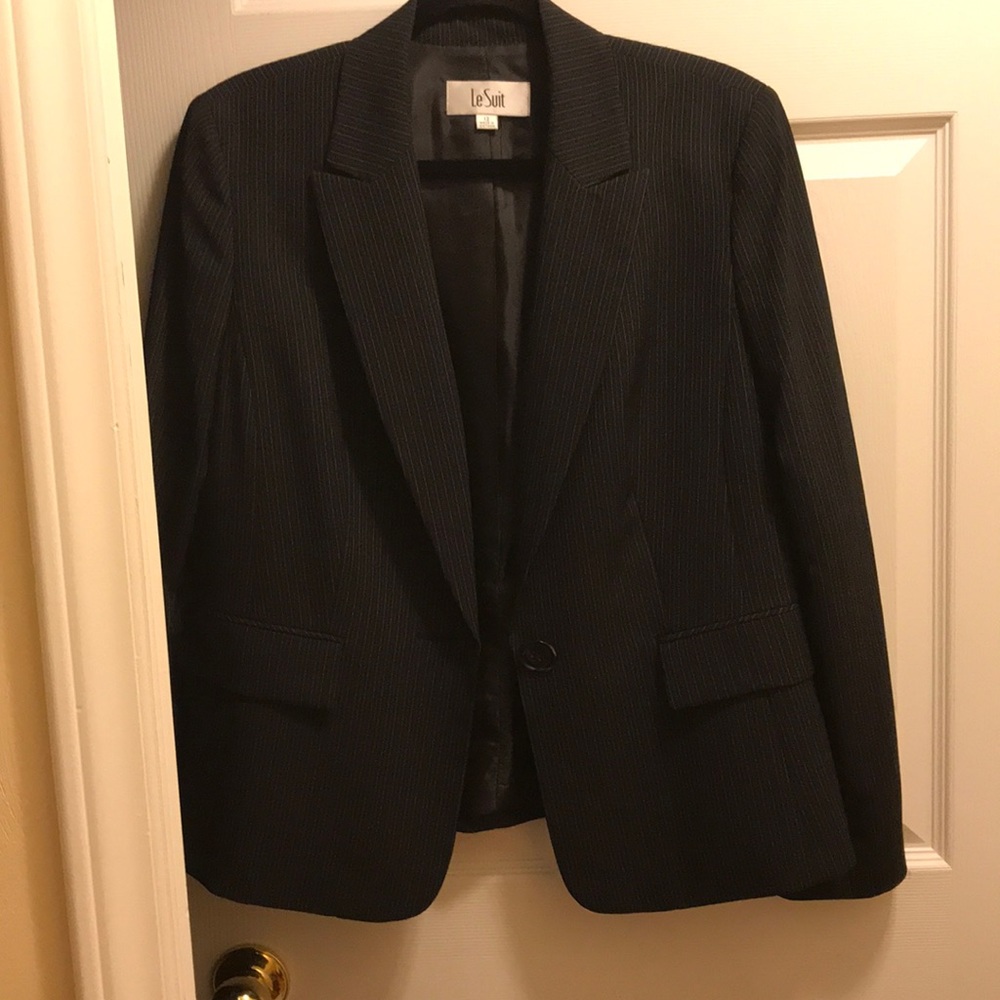 Le suit pinstriped pantsuit size 12